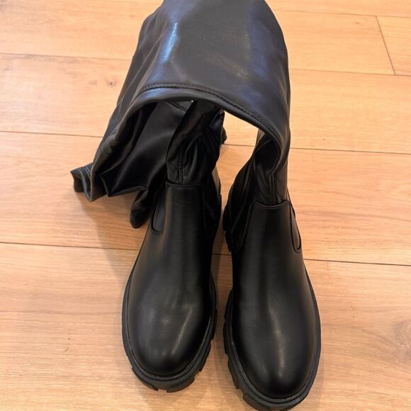 Eureva Faux Leather Boot
AZALEA WANG - Picture 8 of 10